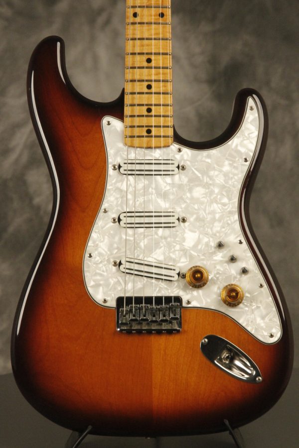 1984 Philip Kubicki Stratocaster hardtail sunburst - Image 2