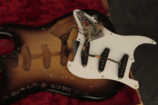1957 Fender Stratocaster Sunburst - Image 93