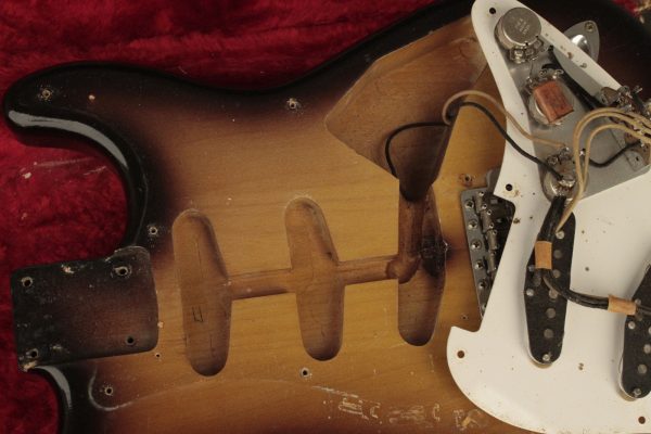 1957 Fender Stratocaster Sunburst - Image 94