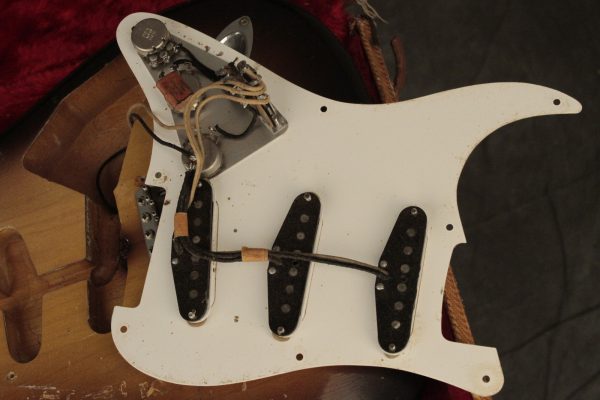 1957 Fender Stratocaster Sunburst - Image 103