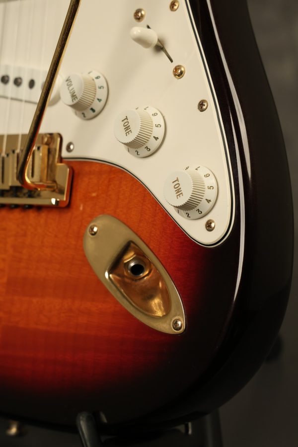 1996 Fender 50th Anniversary Stratocaster Sunburst - Image 13