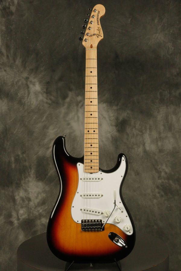 1982 Fender Stratocaster Sunburst - Image 3