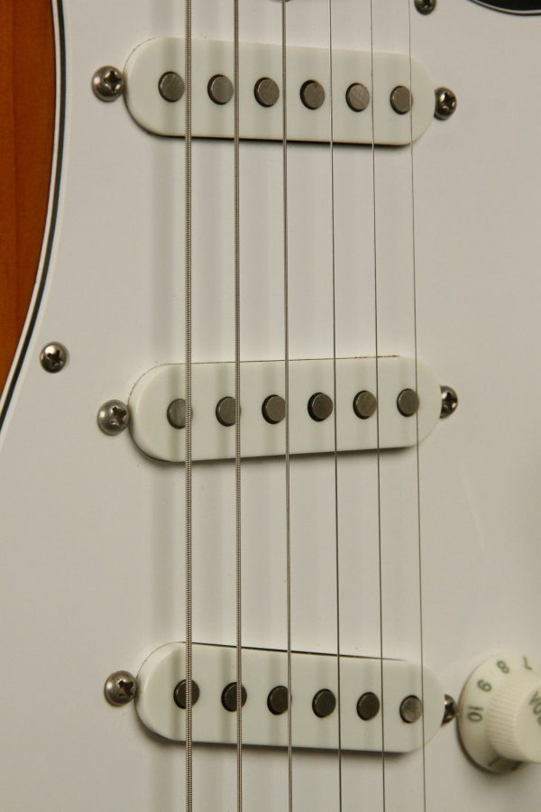 1982 Fender Stratocaster Sunburst - Image 9