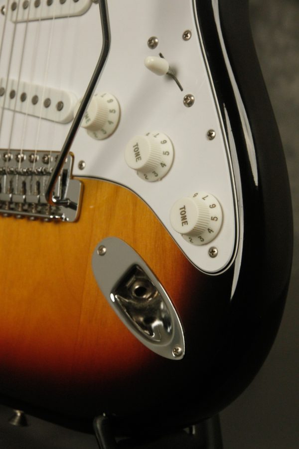 1982 Fender Stratocaster Sunburst - Image 15