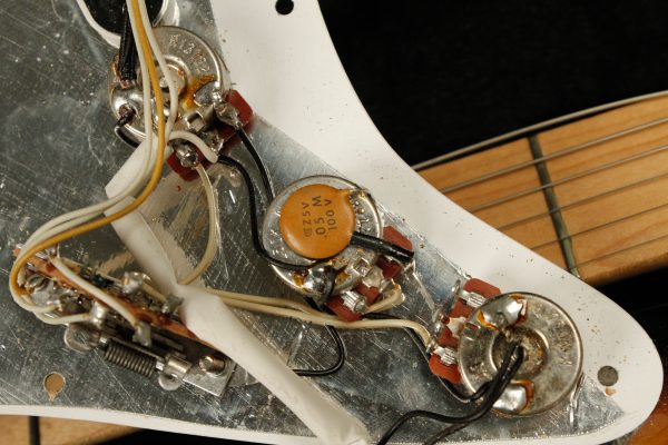 1982 Fender Stratocaster Sunburst - Image 73