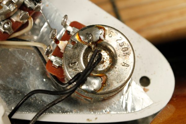 1982 Fender Stratocaster Sunburst - Image 76
