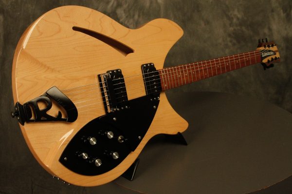 1993 Rickenbacker 330 Mapleglo BT - Image 31