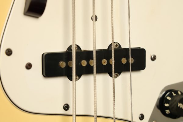 1981 Fender Jazz Bass International Series Arctic White - Image 10